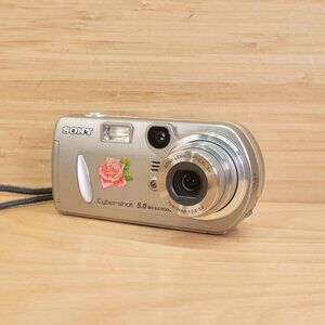 Sony Cyber-shot DSC-P92 / 5.0MP Digital Camera / 3x Optical Zoom / Made in Japan